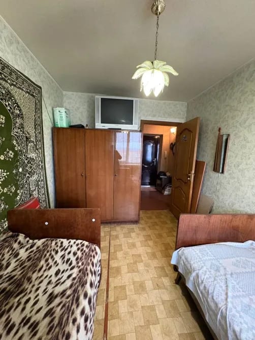 Продажа 2 ком , 50 лет ссср, автостанция Крытый рынок, Ворошиловский район, магазин Молоко !