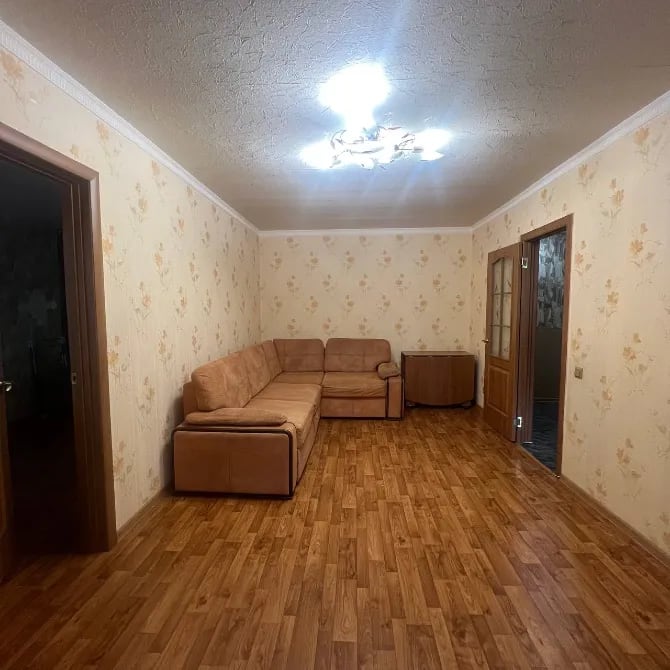 Срочная продажа 2-комнатной квартиры в Калининском районе на улице 50-й Гвардейской Дивизии