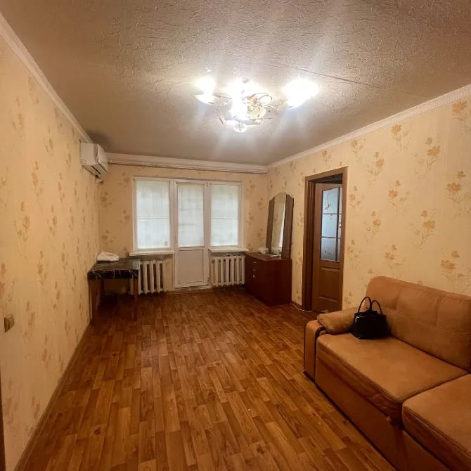 Срочная продажа 2-комнатной квартиры в Калининском районе на улице 50-й Гвардейской Дивизии