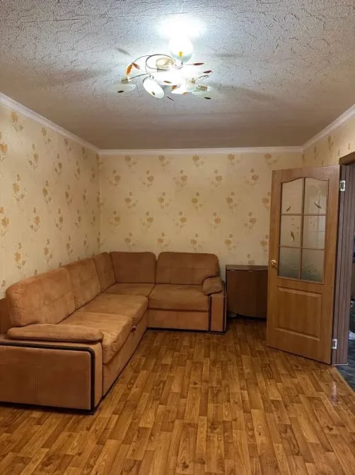 Срочная продажа 2-комнатной квартиры в Калининском районе на улице 50-й Гвардейской Дивизии