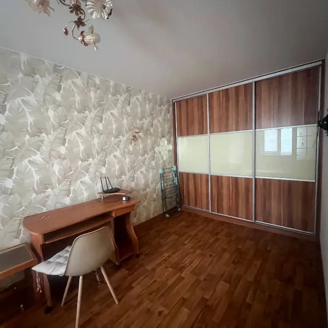 Срочная продажа 2-комнатной квартиры в Калининском районе на улице 50-й Гвардейской Дивизии