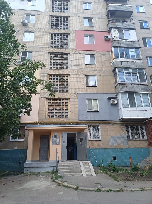 Продам 2к.квартиру ,вода есть! Кадиевская,состояние жилое.