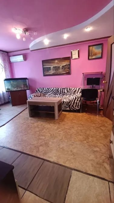 Продам 2х комн, 5/5, капитальный ремонт , мебель, пр. Мира парк Строителт