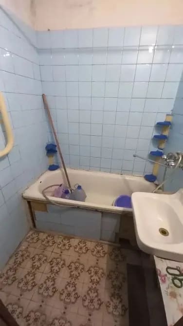 Продам квартиру на б. Шахтостроителей.