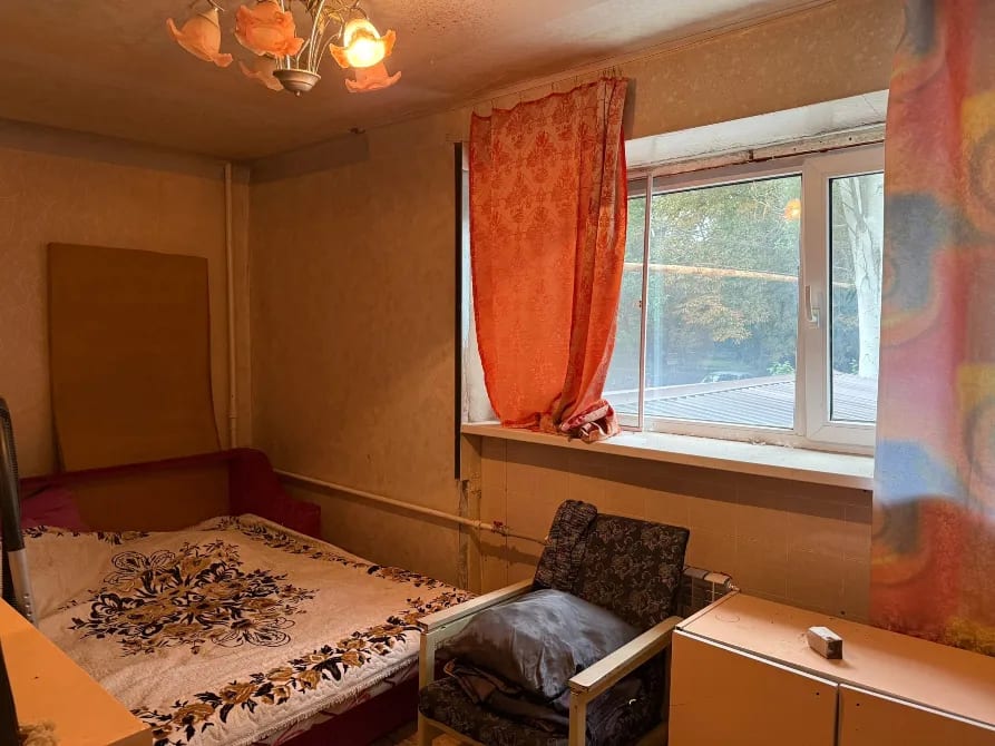 Продам 2 ком.кв Ворошиловский район, центр, Челюскинцев, ниже площади Ленина.