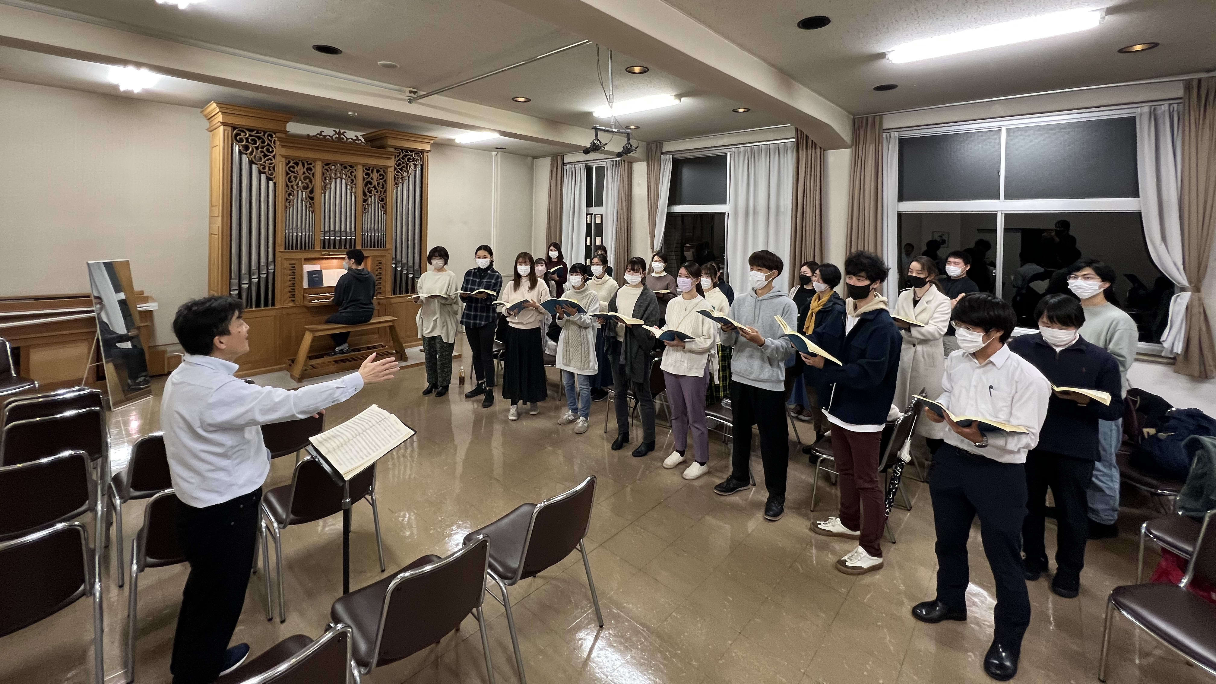 Student choir practicing with the organist.