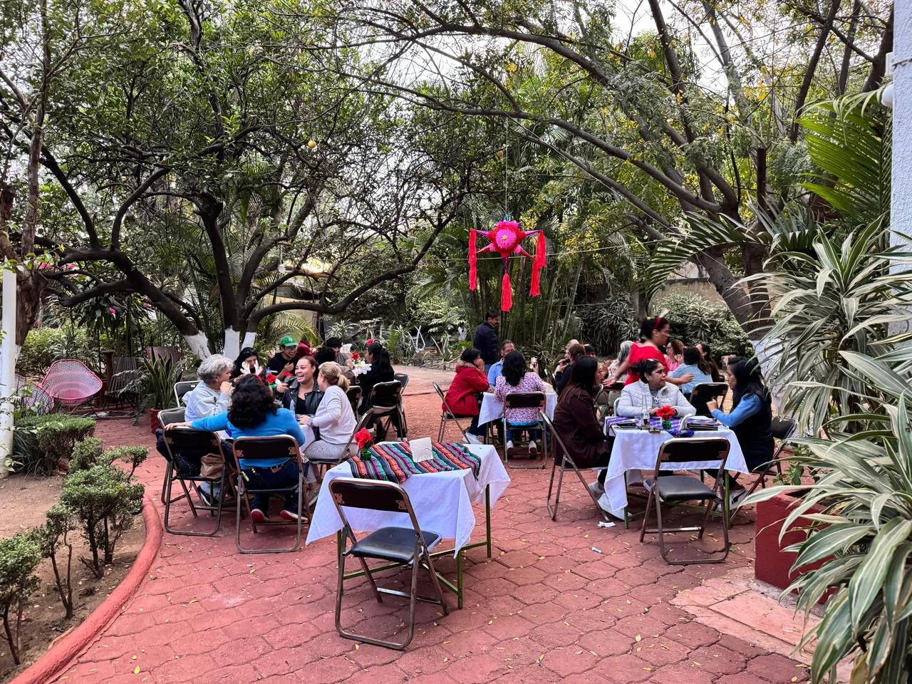 Diners and family at Casa Barroso — Photos: Casa Barroso Diners and family at Casa Barroso — Photos: Casa Barroso