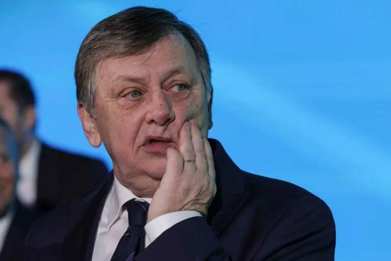 Kampánytechnika a drámatagozaton: Antonescu és a CNSAS thumbnail