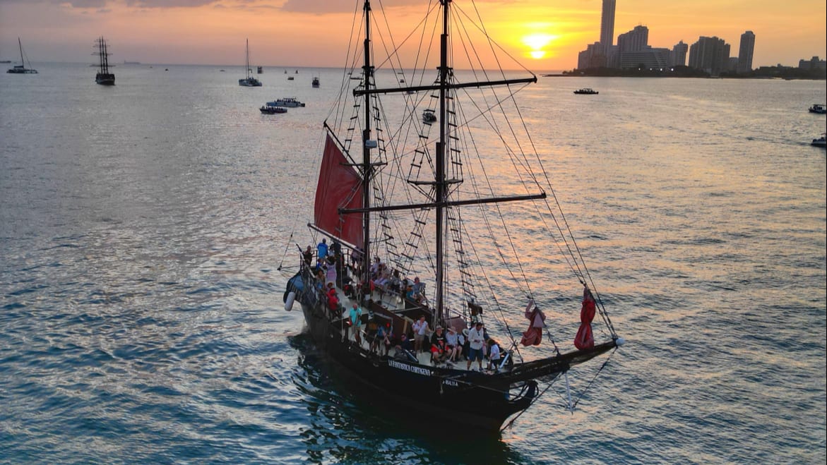 La Fantastica Cartagena Pirate Ship - Cartagena Sunset Skyline Bay Tours - Rosario Islands Day trips