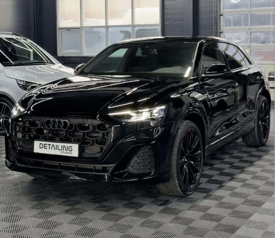 Vehicul pregătit în atelier pentru lucrări exterioare