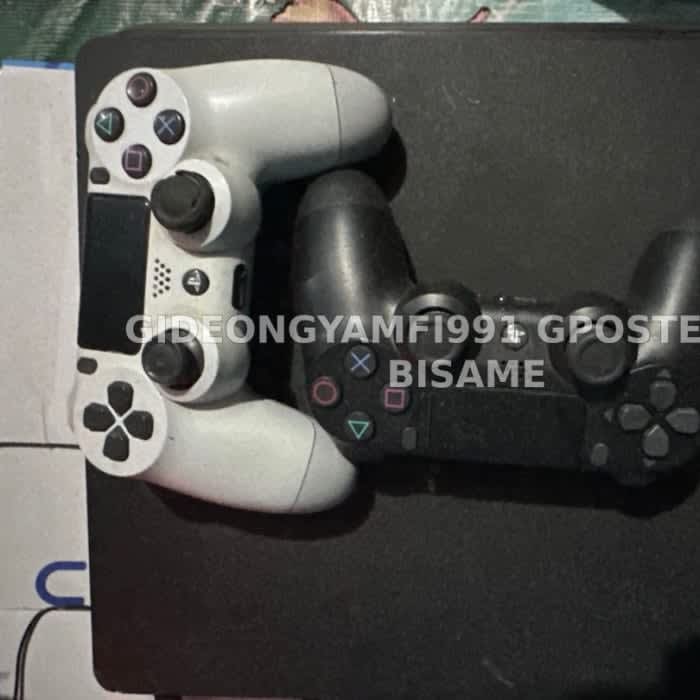 PS4 SLIM 