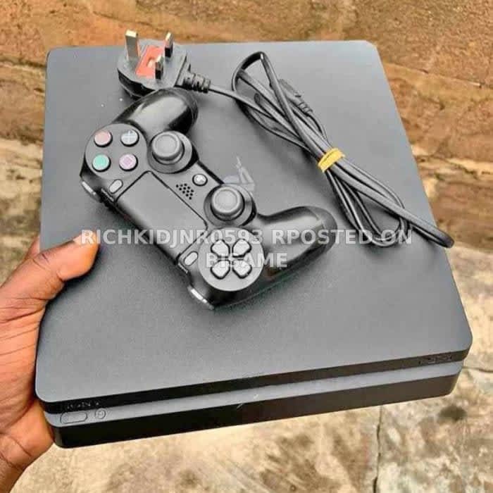 PlayStation 4 Slim, 7 games installed - Used