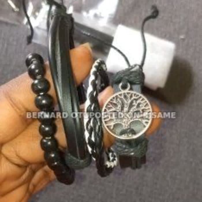 Luxury Wristwatch With Four Bracelet