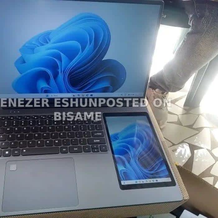 Two Screens Laptop - Intel Celeron N100 - 16GB RAM - 512 SSD - 15.6" IPS + 7" Touch Display