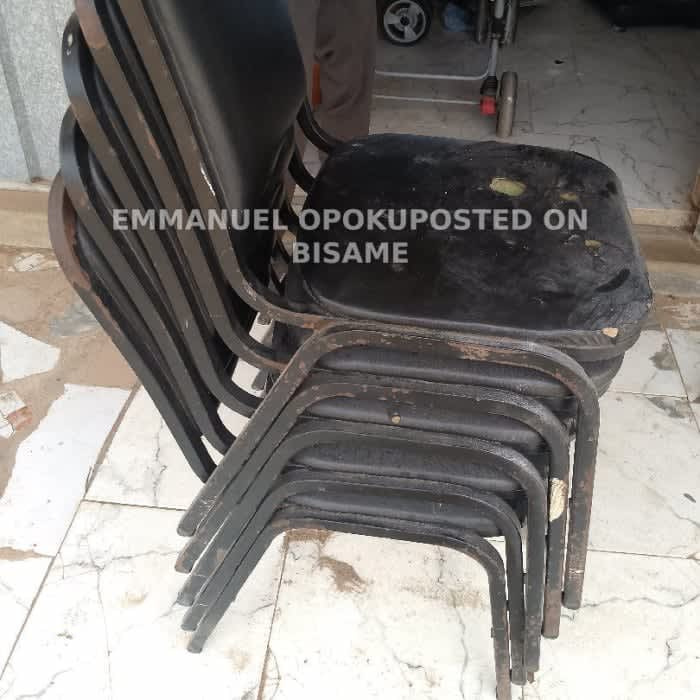 5 Metal Waiting Chairs 