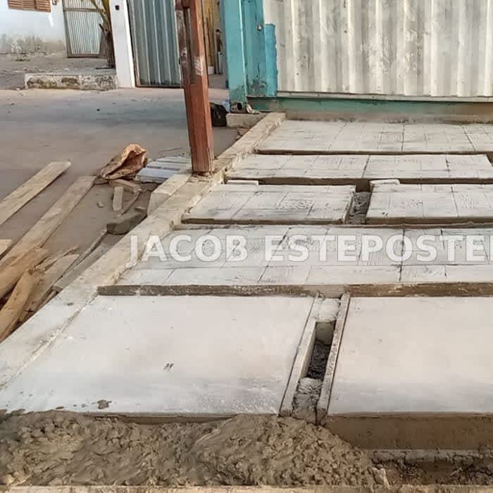 STAMP CONCRETE AND GREEN CARPET