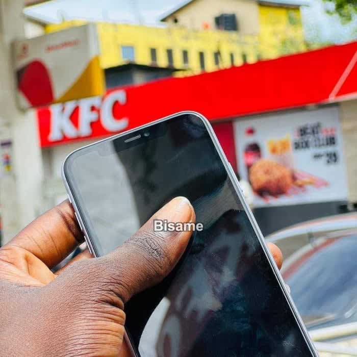 Apple IPhone 11 4 GB