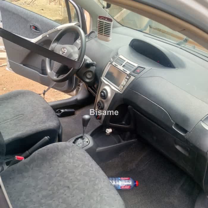 Toyota Vitz 2010