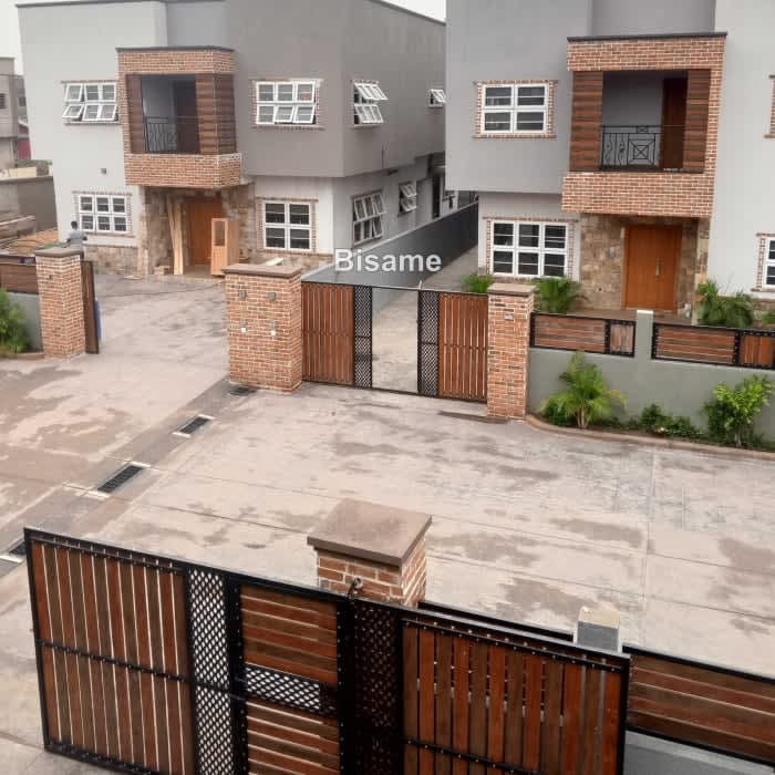 5 bedrooms Apartment Ashalebotwe estate 