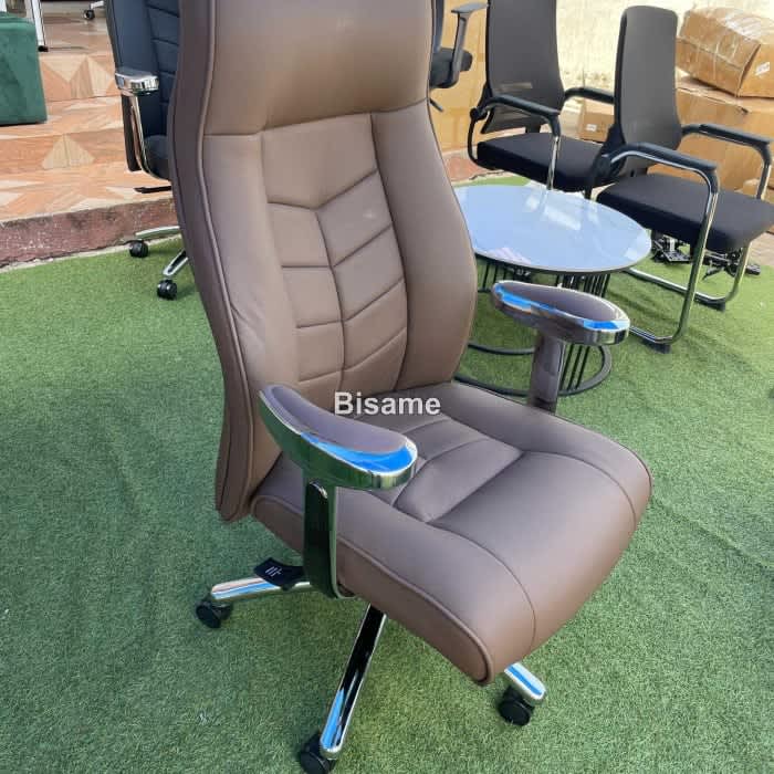 EXECUTIVE SWIVEL CHAIR,NON PEELING LEATHER WITH CHROME BASE