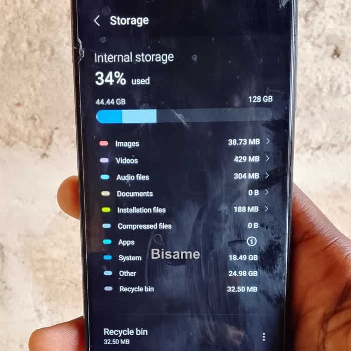 Sumsang Galaxy A12 4GB RAM//128GB//microSDXC//single 8 MP//720×1600//6.5 inches 