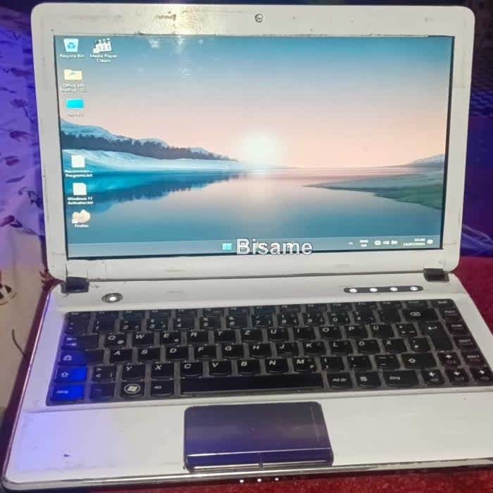 Laptop LENOVO Ideapad 3//4GB RAM//500GB//i3