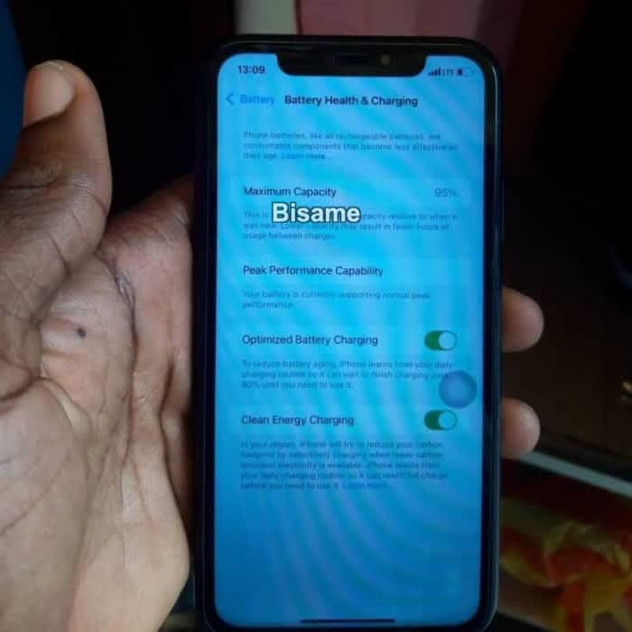 Apple iPhone XR 3GB RAM 64gb internal storage 
