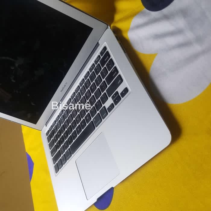 Laptop Apple 4GB Ram//128GB//i5//Macbook Air//SSD//Mac OS