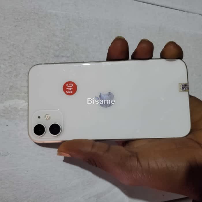 Apple iPhone 11 4GB RAM 64GB used white 