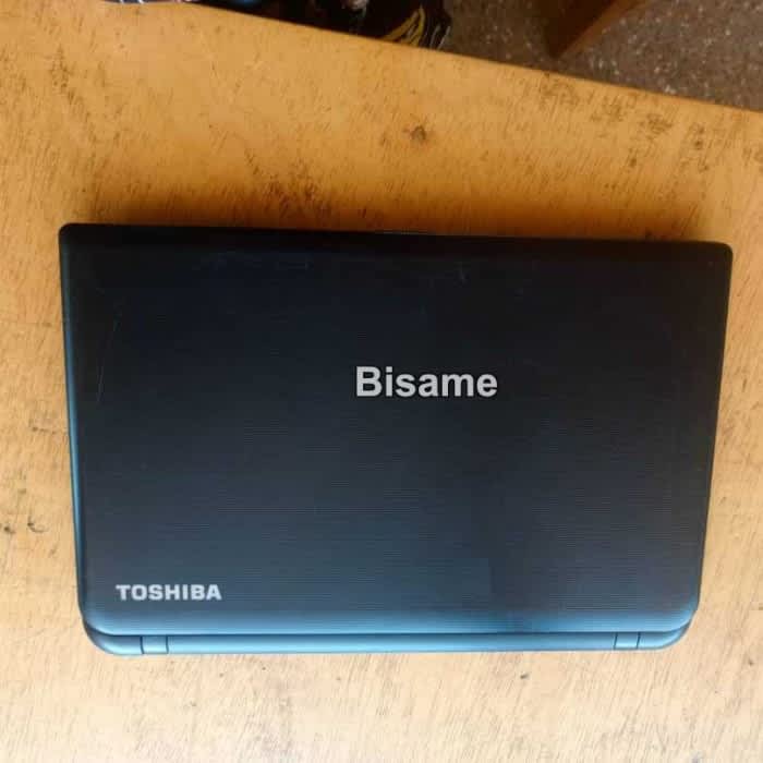 Laptop TOSHIBA satellite C50 4GB RAM 500GB HDD used black 
