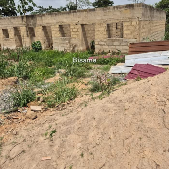 8 bedrooms Apartment Nsutam 