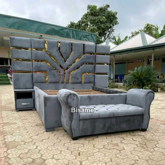 QUEEN-SIZE BED WITH SIDE TABLES
