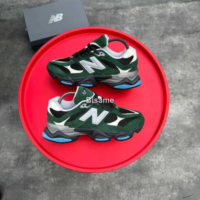 New Balance Sneakers 