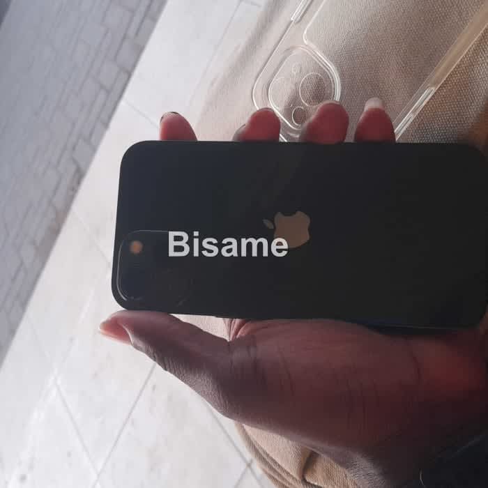 Apple iPhone 13 4GB RAM//128GB//1170×2532