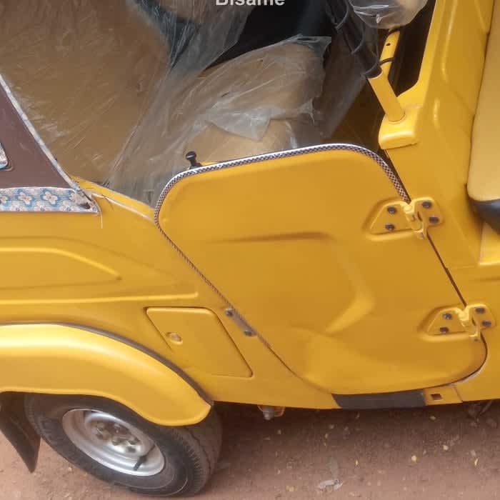 Bajaj RE 2024
