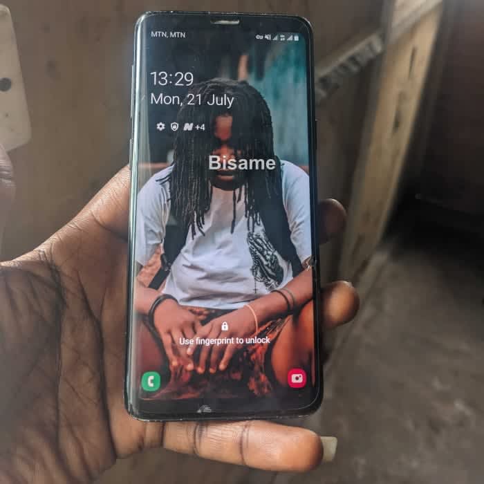 Sumsang Galaxy S9 4GB RAM//64GB//6.2 inches 