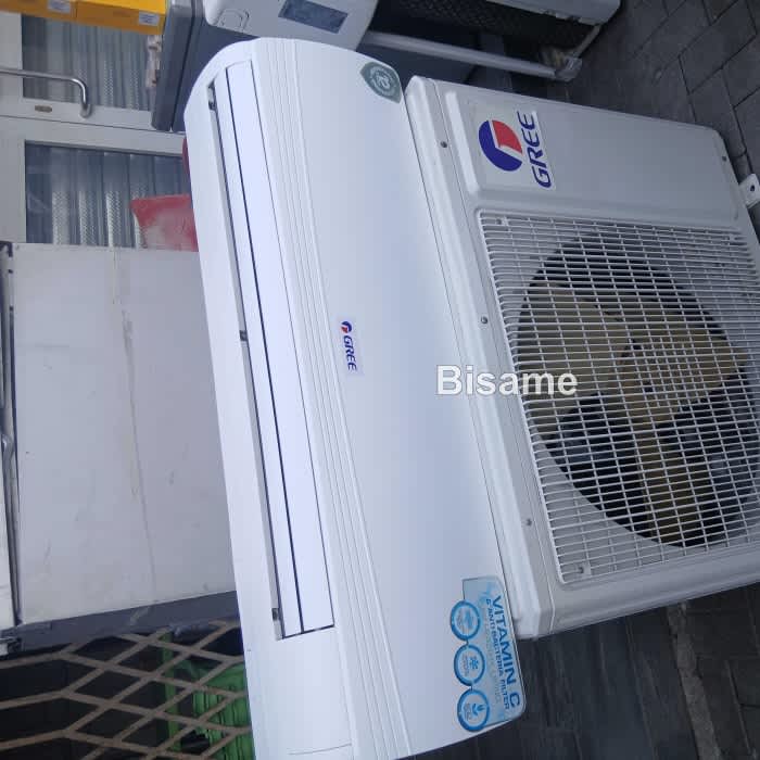 GREE AIR condition 2.5 HORSEPOWER 