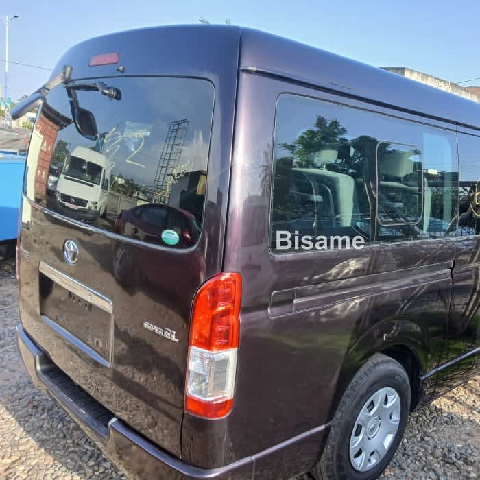 Toyota HiAce 2013