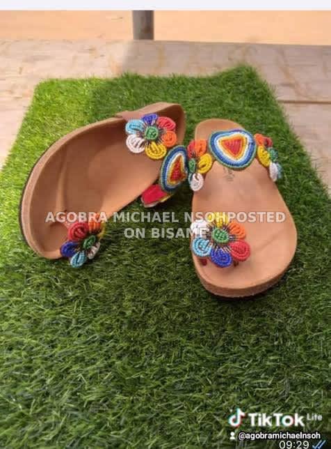 shoemaking female slippers