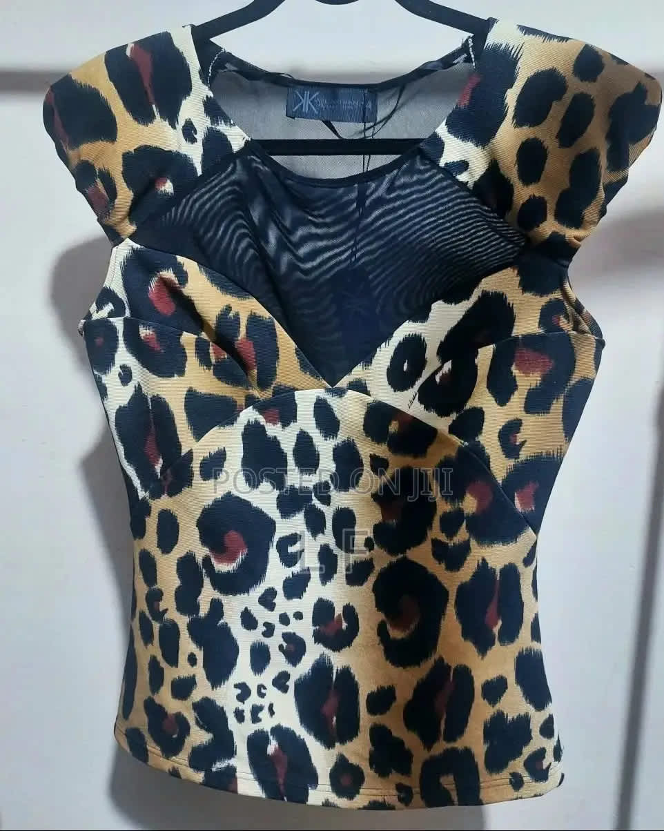 Fashionable Kardashian Collection Leopard Netted Top – UK 12