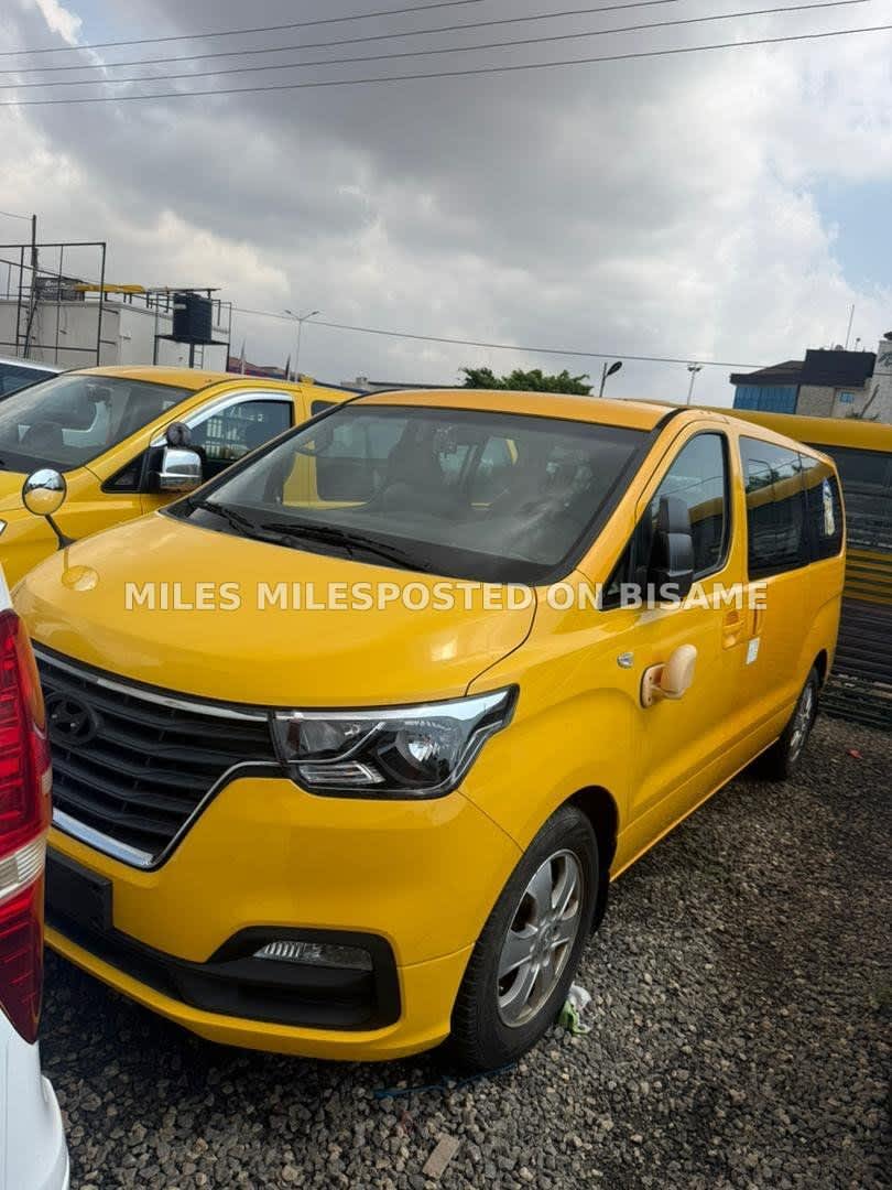 Hyundai Starex 2019 Yellow
