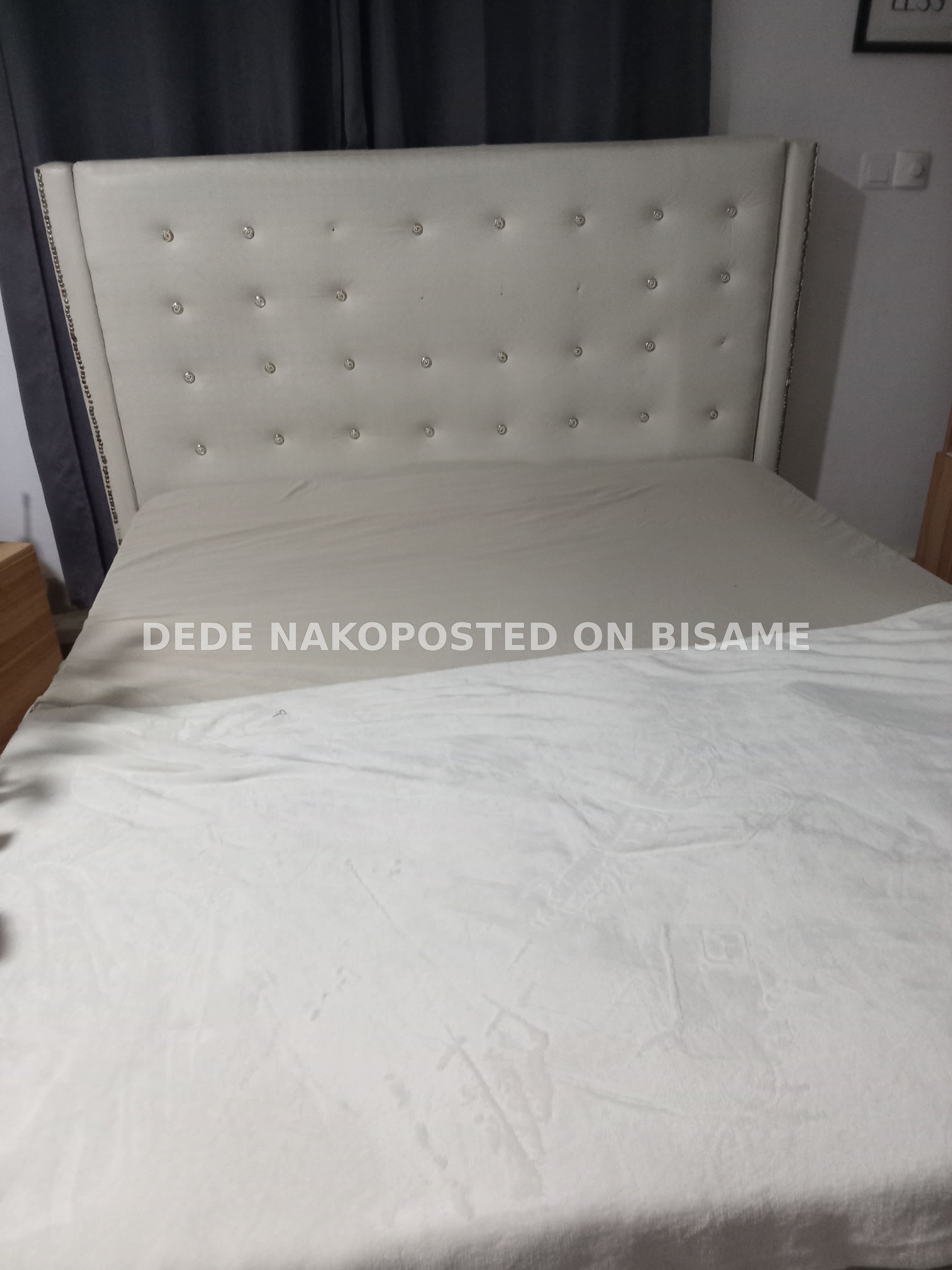 queen size bed frame with queen size mattress