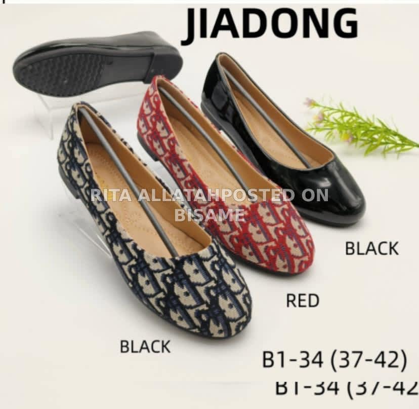 FLAT SHOES