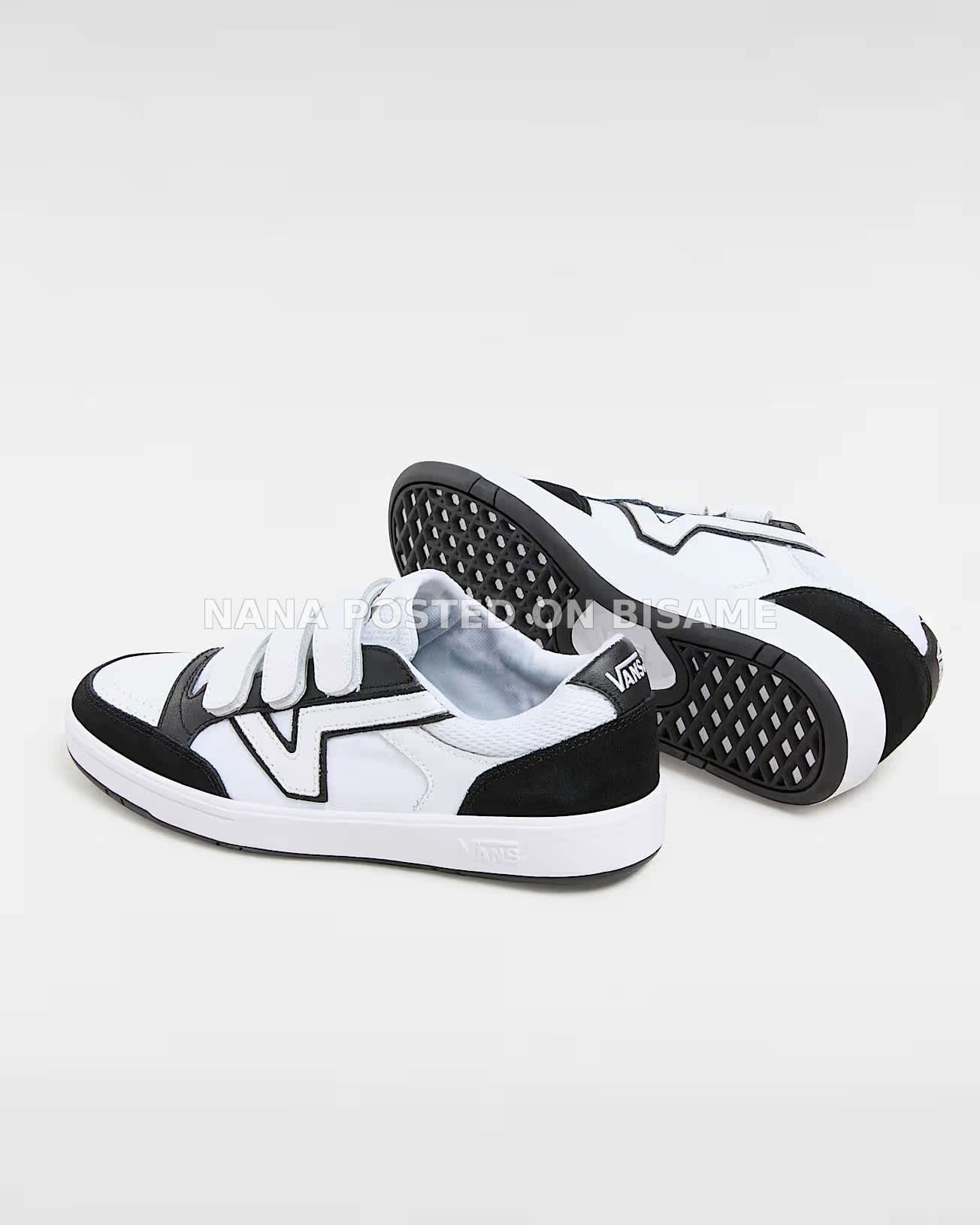 Vans Retro 90s Style Low-Top Sneakers with Triple Strap