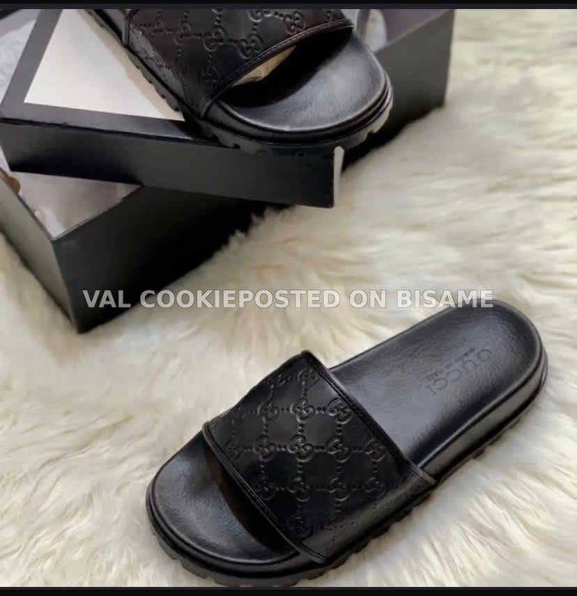 Slides, Slippers 