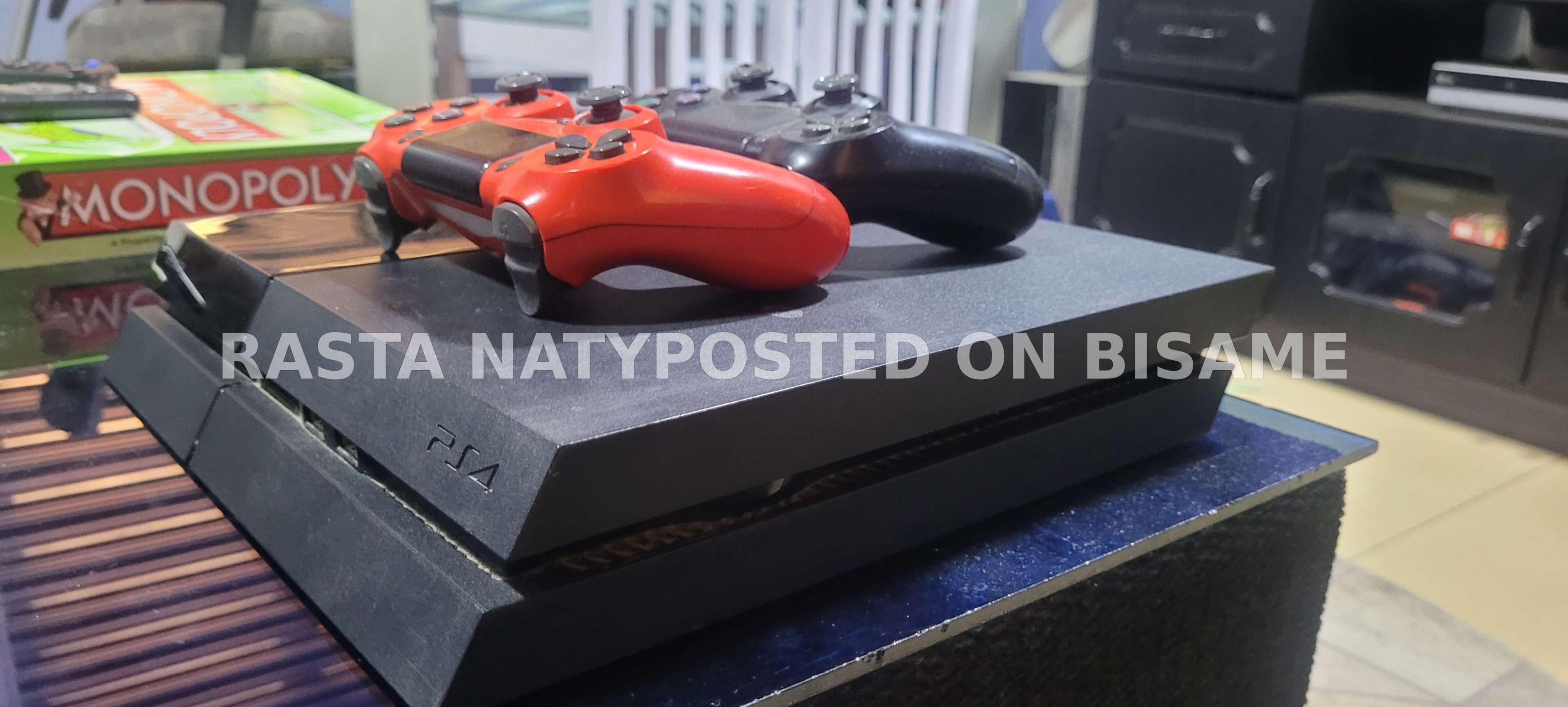 PS4 standard console, 3 Games, 2 Controllers