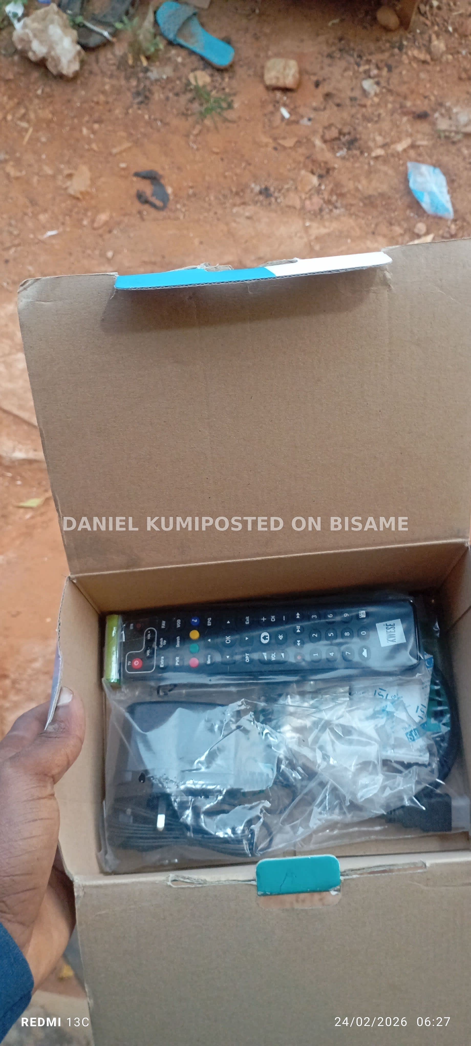 Kwesé TV satellite decoder with remote 