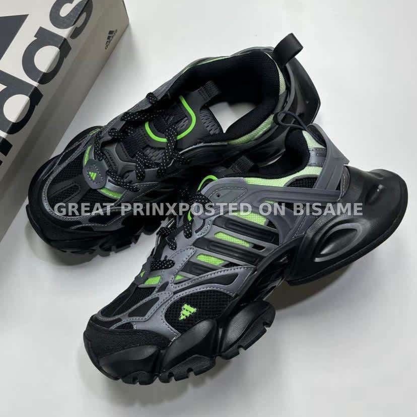 Adidas Sneakers