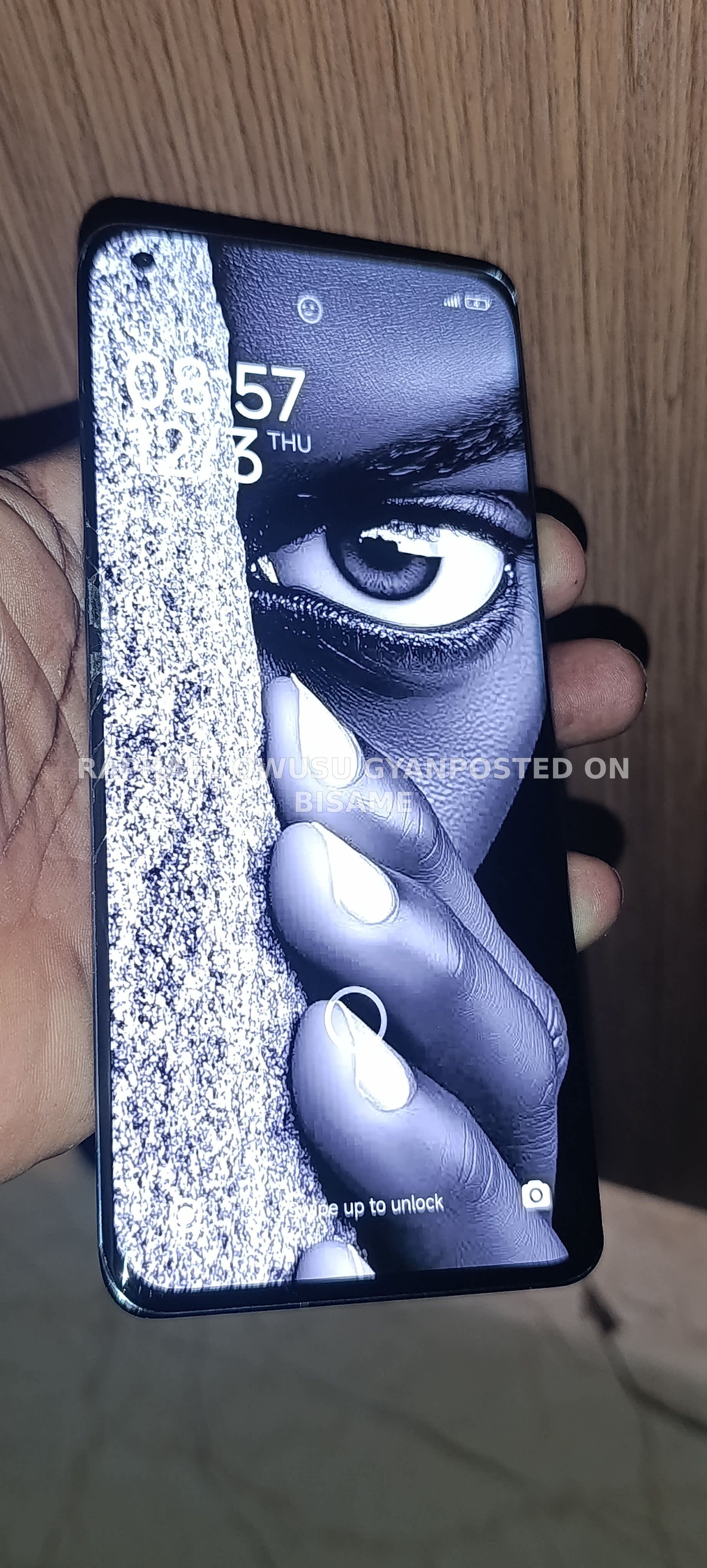 Xiaomi Mi 11, 8GB Ram, 256GB, Used - cracked screen 