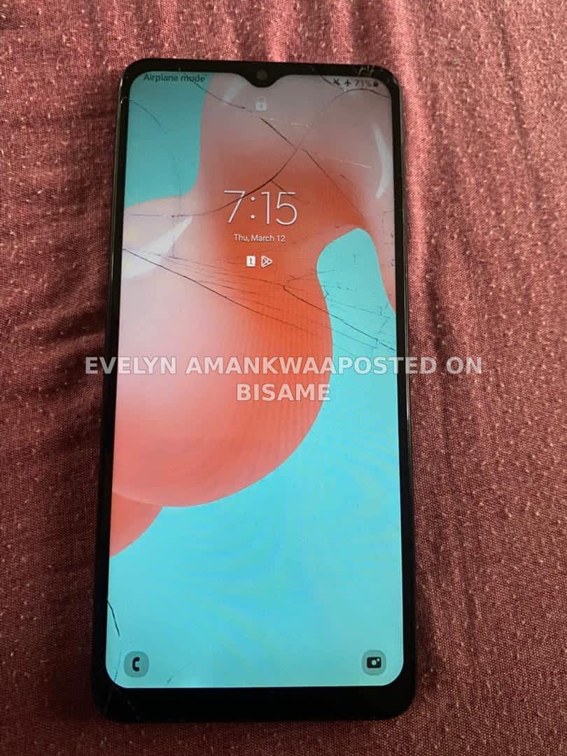 Samsung Galaxy A12 3GB Ram 32GB Used Black Cracked Screen 